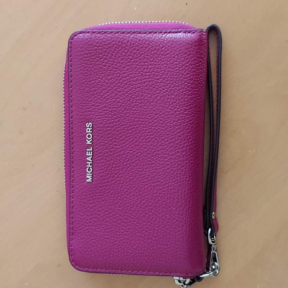 MICHAEL KORS PEBBLED LEATHER ZIP AROUND WALLET  PINK w/ SILVER HARDWARE